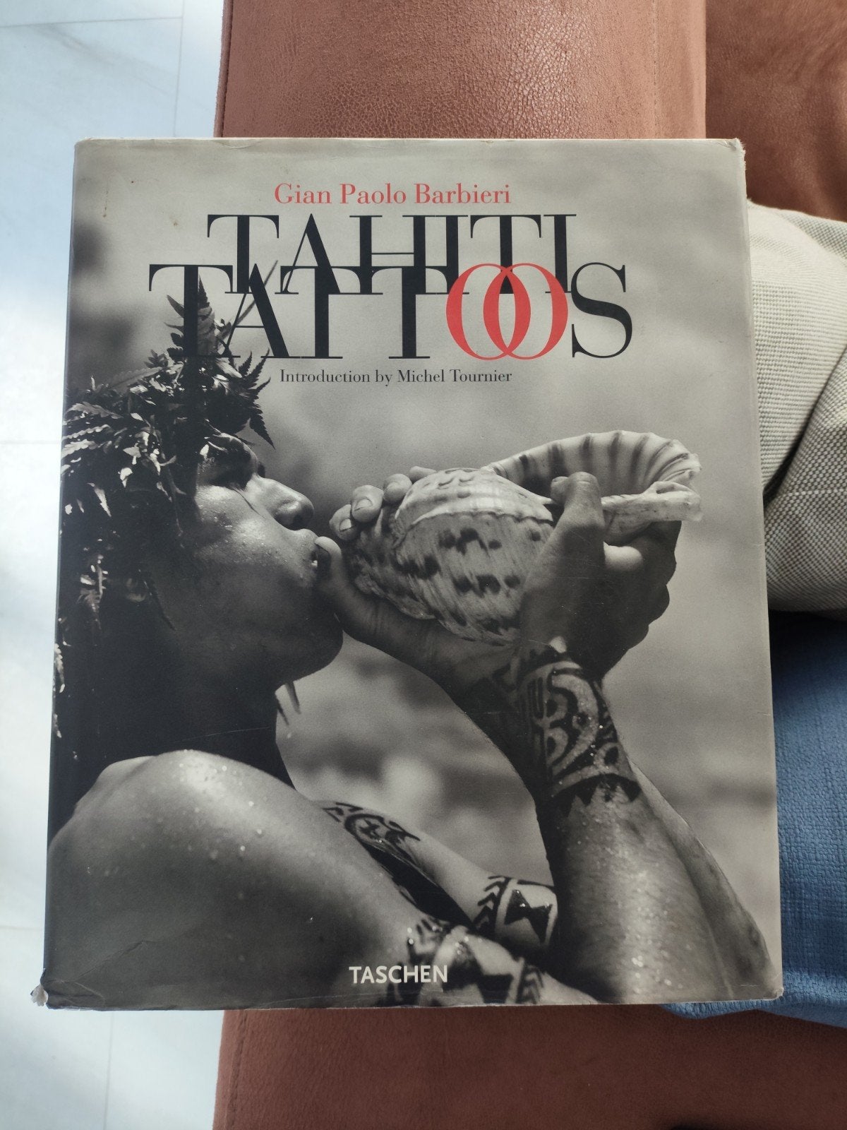 Gian Paolo Barbieri - Tahiti Tattoos - Fotoboek, Gelezen, Fotografie algemeen, Ophalen of Verzenden, Gian Paolo Barbieri