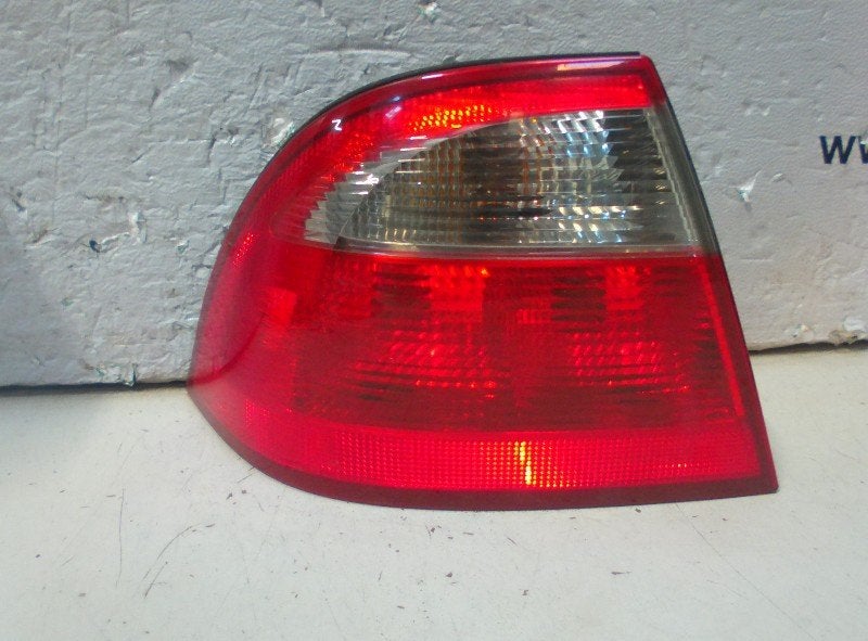 Achterlicht Links buitenzijde Saab 9-5 (YS3E) 2003 5142195, Auto-onderdelen, Verlichting, Saab-de-info@saabgroup.com, Gebruikt