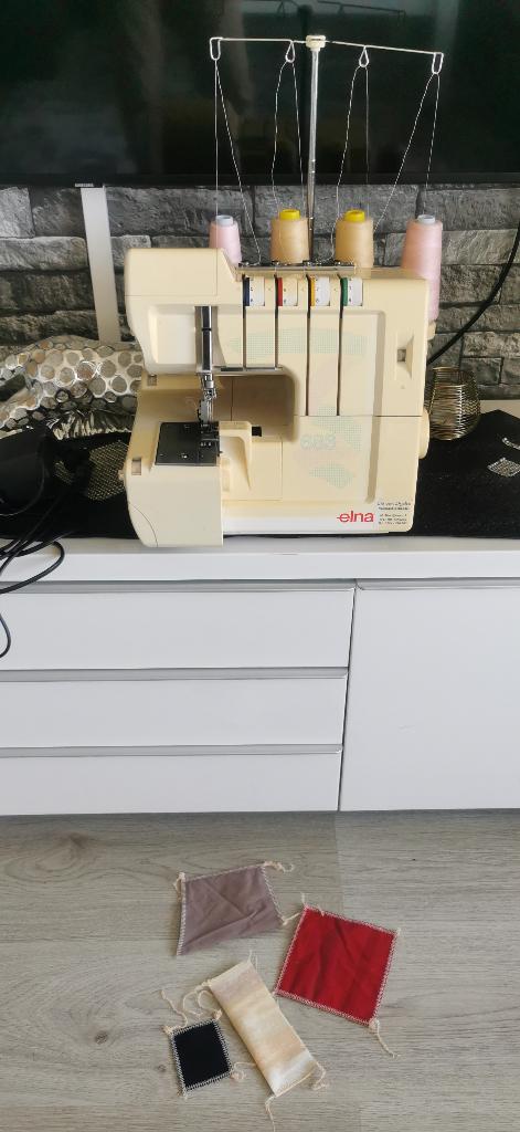 Overlockmachine Lockmachine elna 683, Hobby en Vrije tijd, Naaimachines en Toebehoren, Zo goed als nieuw, Lockmachine, Overige merken