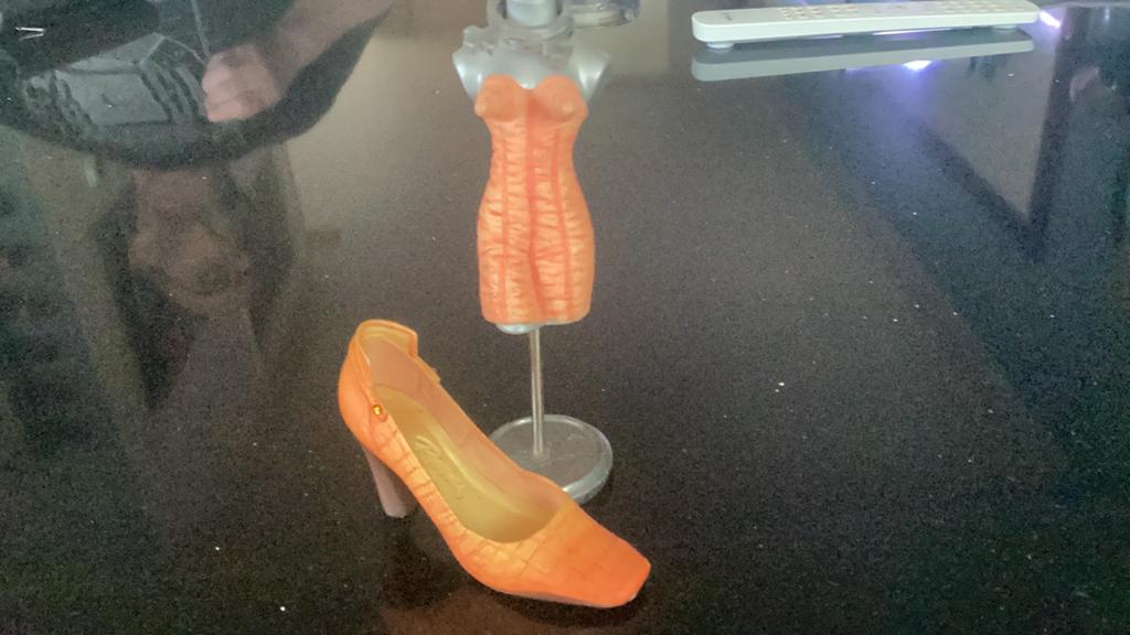 Miniatuur schoen en jurk display, Ophalen of Verzenden, Gebruikt