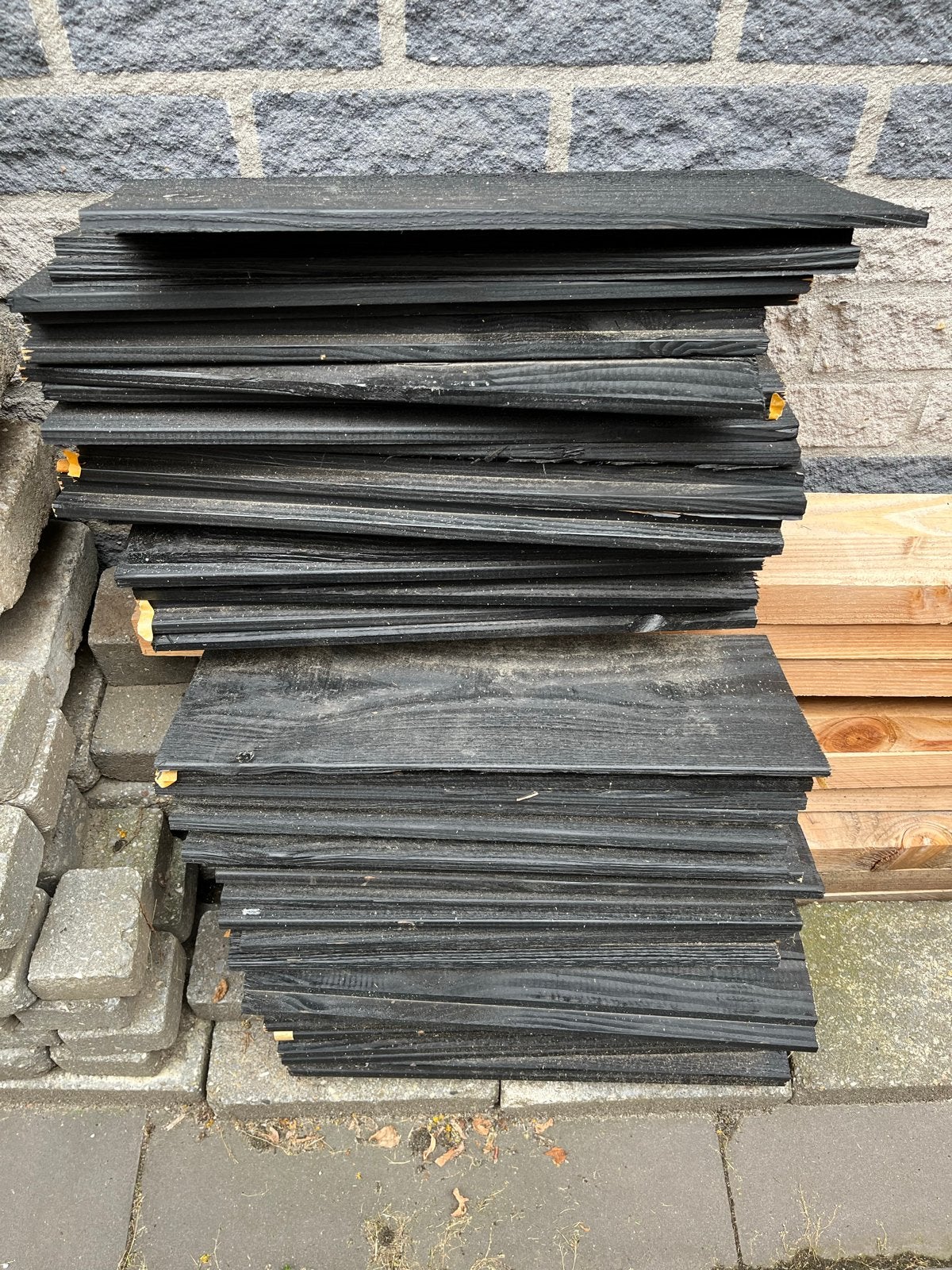 Zwarte houten zweeds rabat planken, rest stukken, Gebruikt, 25 tot 50 mm, Plank, 300 cm of meer