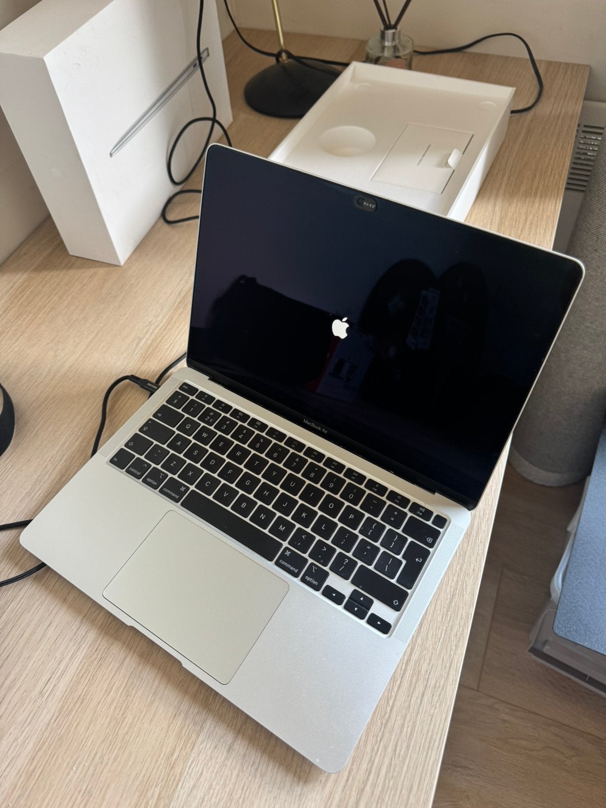 Macbook air 13 inch 2020, Ophalen, 13 inch, Minder dan 2 Ghz, Zo goed als nieuw
