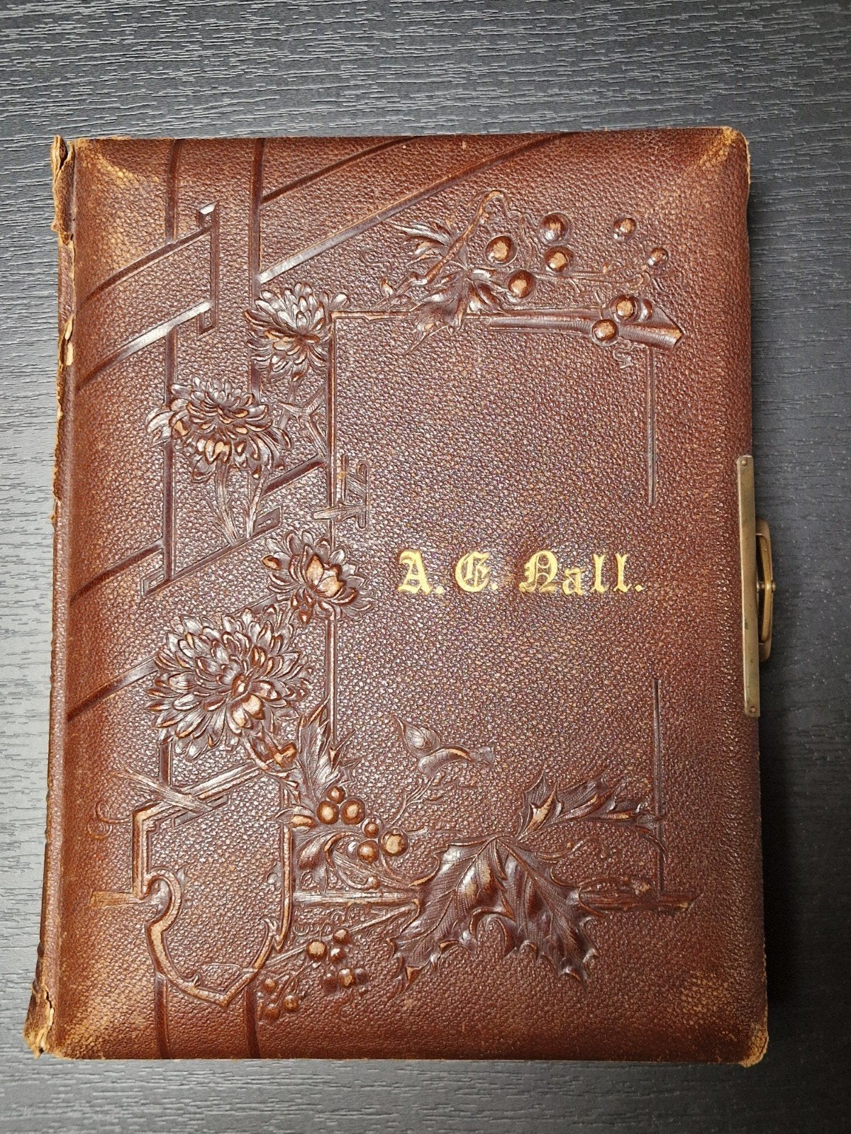 Antiek Fotoalbum - Reliëf Leer met Gouden Sluiting, Ophalen of Verzenden