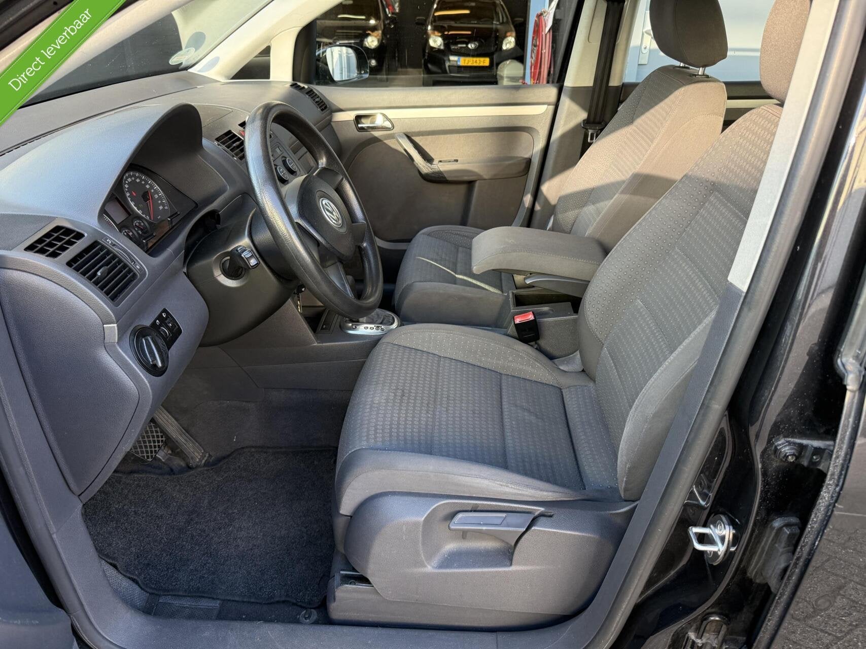 Volkswagen Touran 1.6-16V FSI Business|APK|Trekhaak|Airco, Stof, Gebruikt, Zwart, 4 cilinders