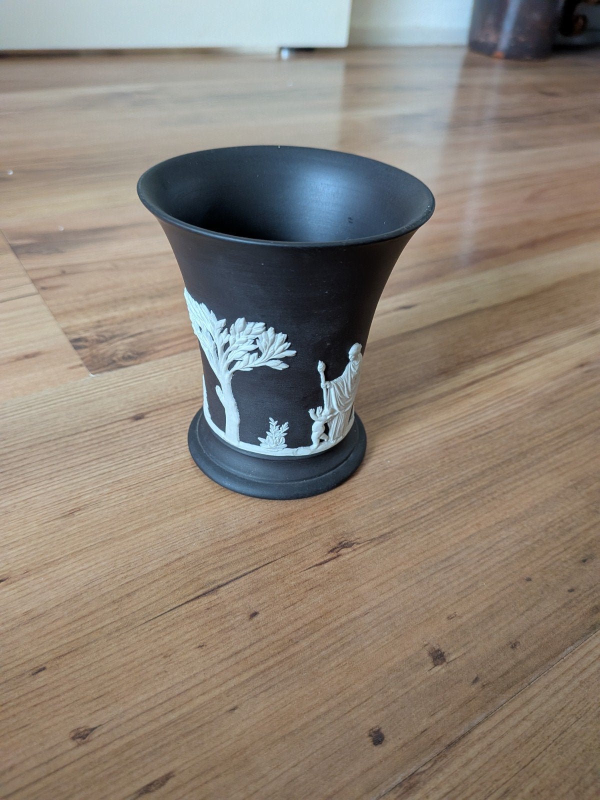 Wedgwood Black Basalt Jasperware, Antiek en Kunst, Ophalen of Verzenden