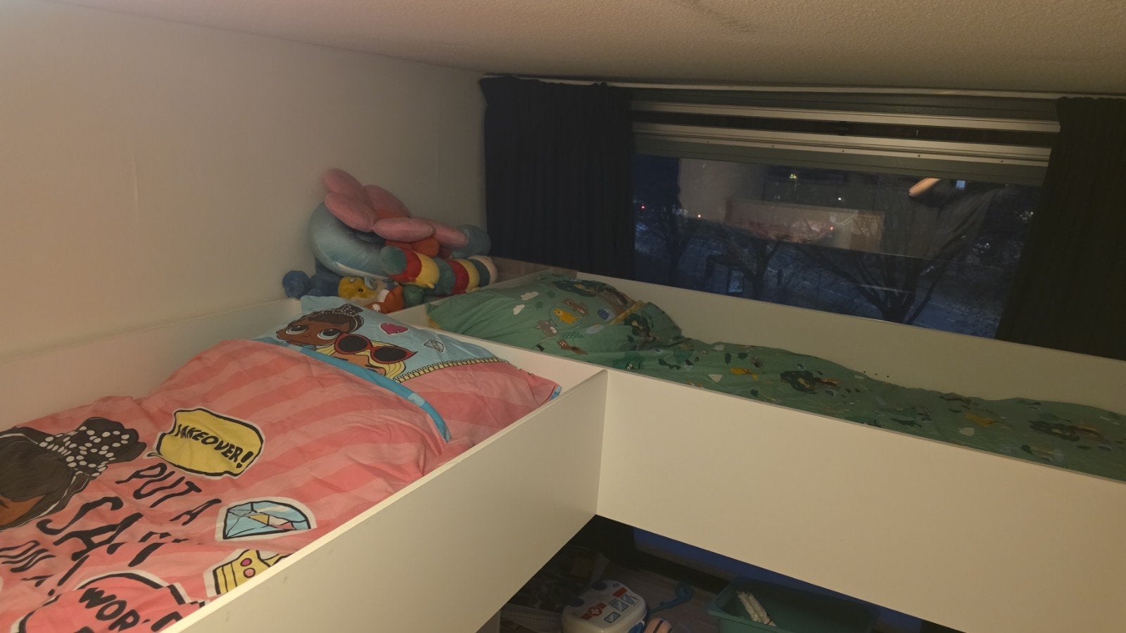 Foto 10 van Zo goed als nieuw L-vormig hoogslaper met 2 matrassen