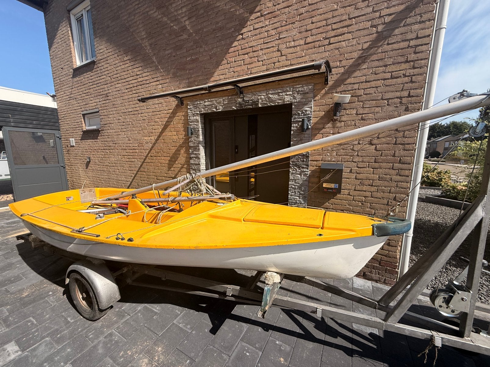 Complete zeilboot met trailer en Tomos buitenboordmotor, Ophalen, Gebruikt, 3 tot 6 meter, Overige typen
