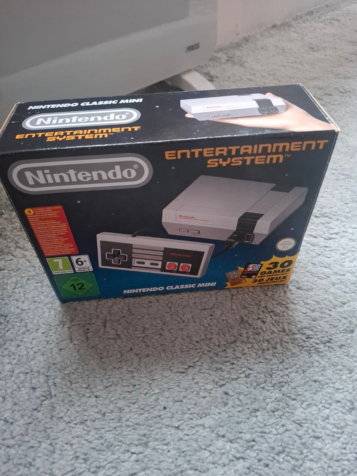 Nintendo Classic Mini: NES met 30 ingebouwde games, Ophalen, Zo goed als nieuw, Met 1 controller