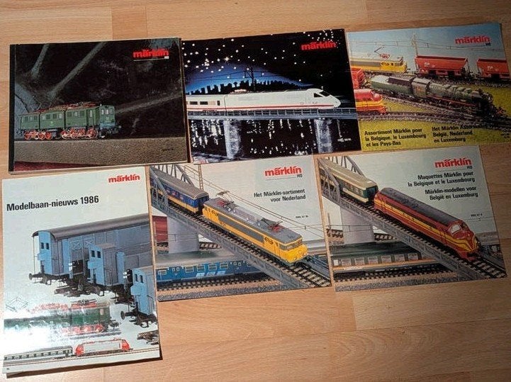 Märklin Jaarcatalogus 1986 en 5 Nieuws Updates 86 87 88, Hobby en Vrije tijd, Modeltreinen | H0, Ophalen of Verzenden, Wisselstroom