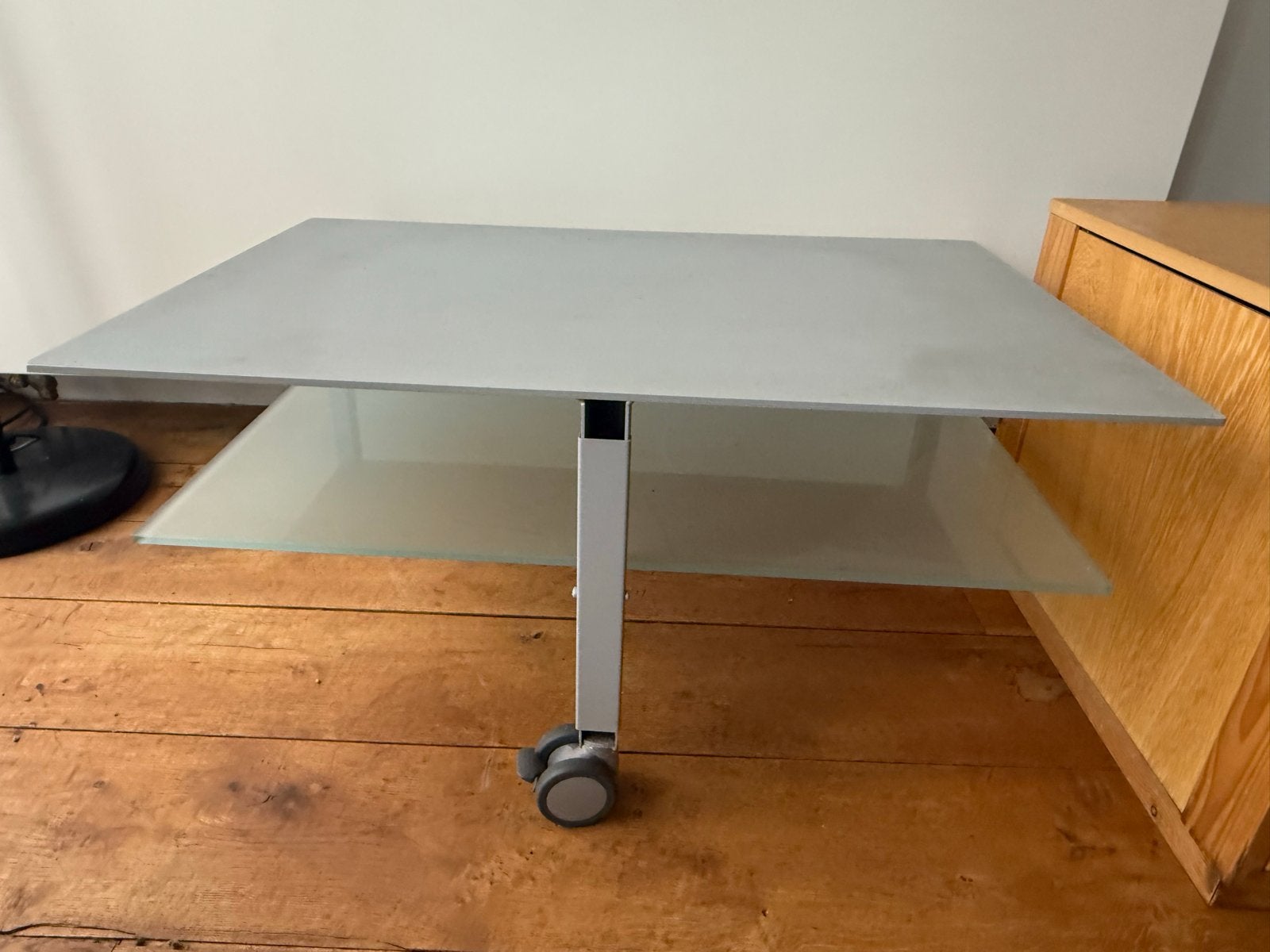 TV meubel met wieltjes, glas en metaal - 75x50x35 cm, Ophalen, Gebruikt, 50 tot 100 cm, Glas