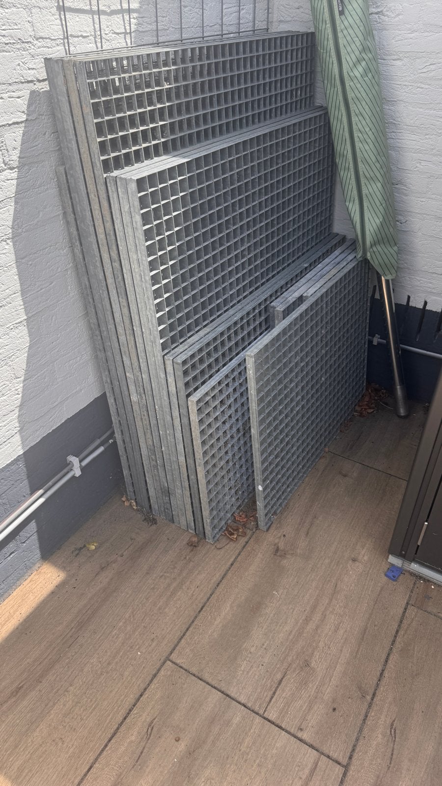 Partijtje thermisch verzinkte persoosters, Ophalen, Gebruikt, IJzer