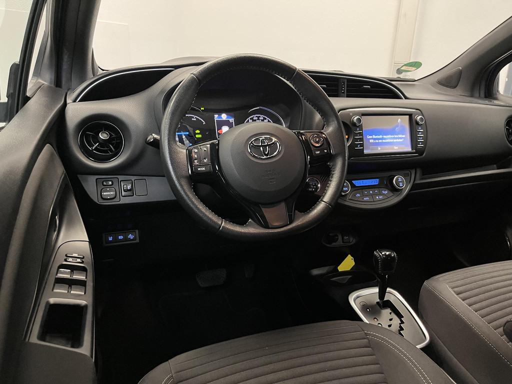 Toyota Yaris 1.5 Hybrid Bi-Tone | CAMERA | NAVI | CLIMA | 2e, Auto's, Gebruikt, 4 cilinders, Met garantie (alle), Blauw
