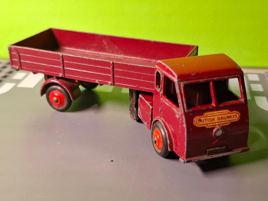 Dinky Toys 421 - Hindle-Smart Helecs Truck [rood] 1/43, Ophalen of Verzenden, Gebruikt, Bus of Vrachtwagen, Dinky Toys