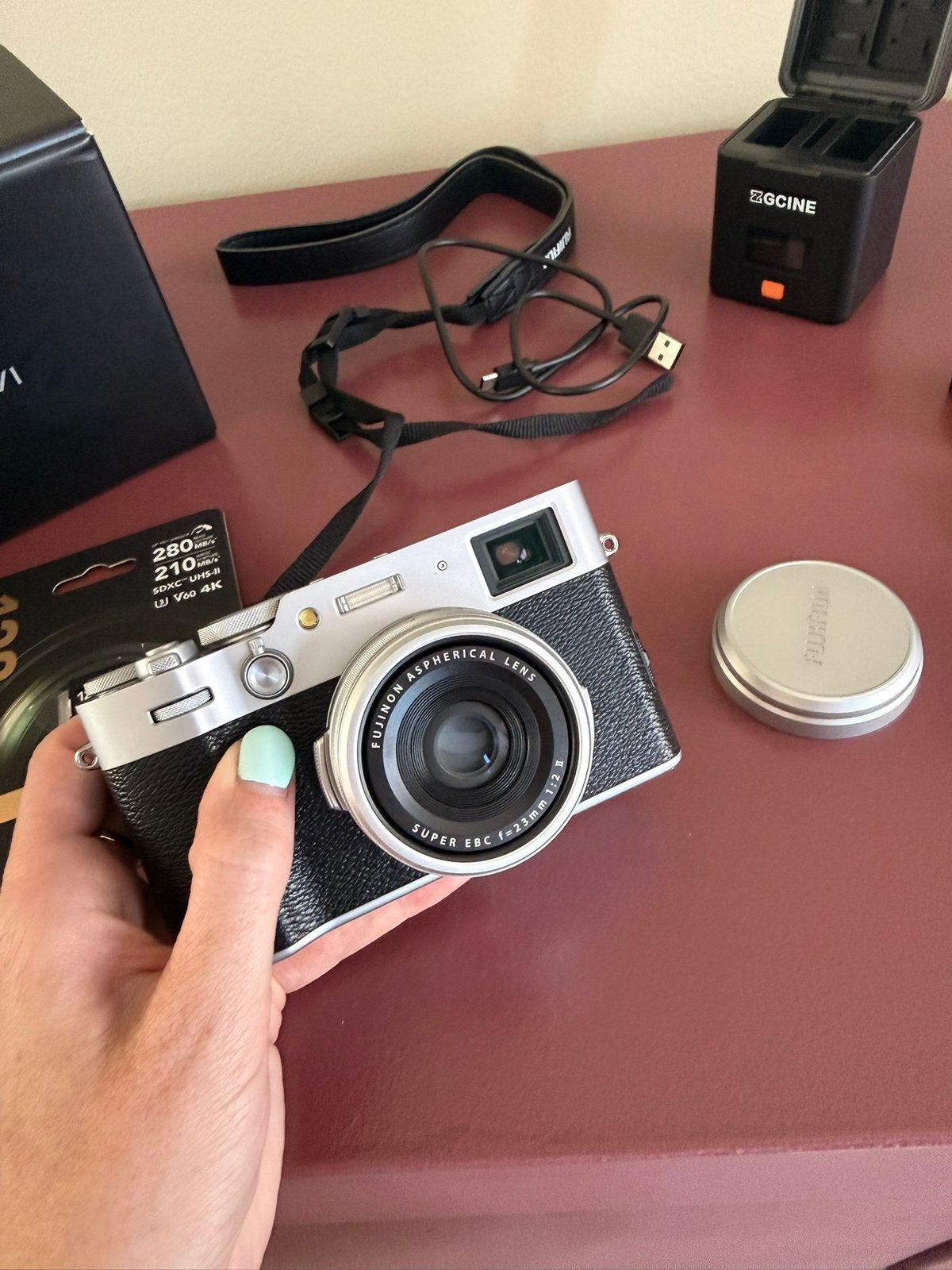 Fujifilm X100VI Zilver + Extra Accu + Lader | Nieuwstaat, Ophalen, Lensdop, Nieuw, Fujifilm