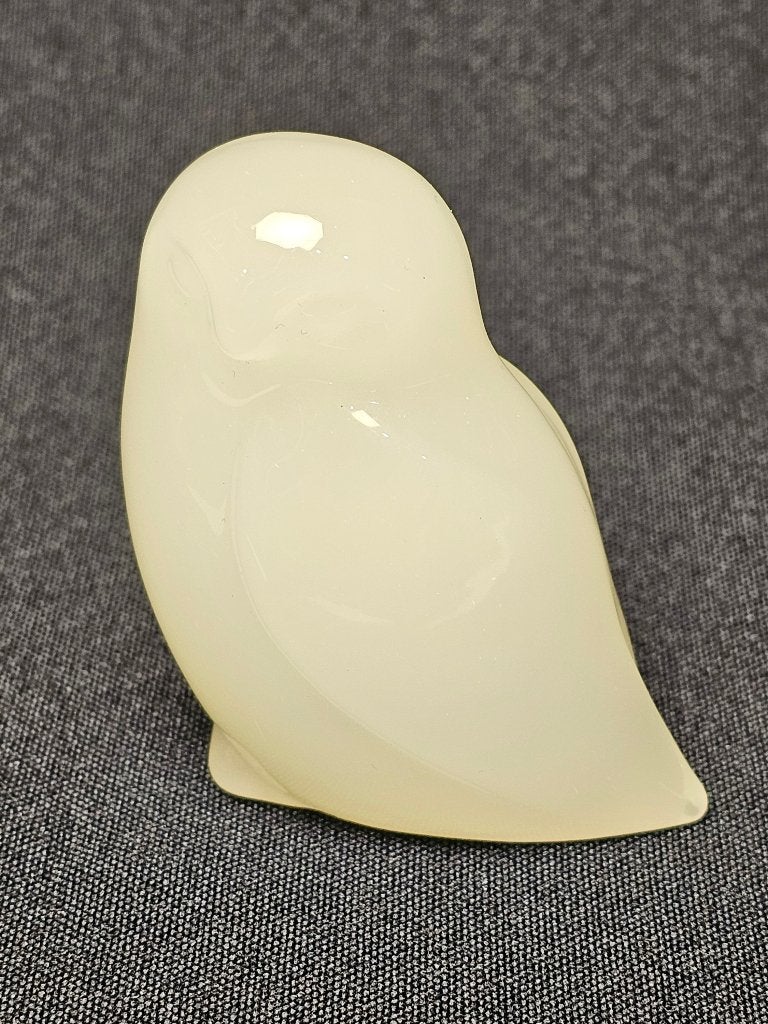 # Hadeland opaline wit glazen uil gemarkeerd uit noorwegen, Ophalen of Verzenden, Beeld, Vogel