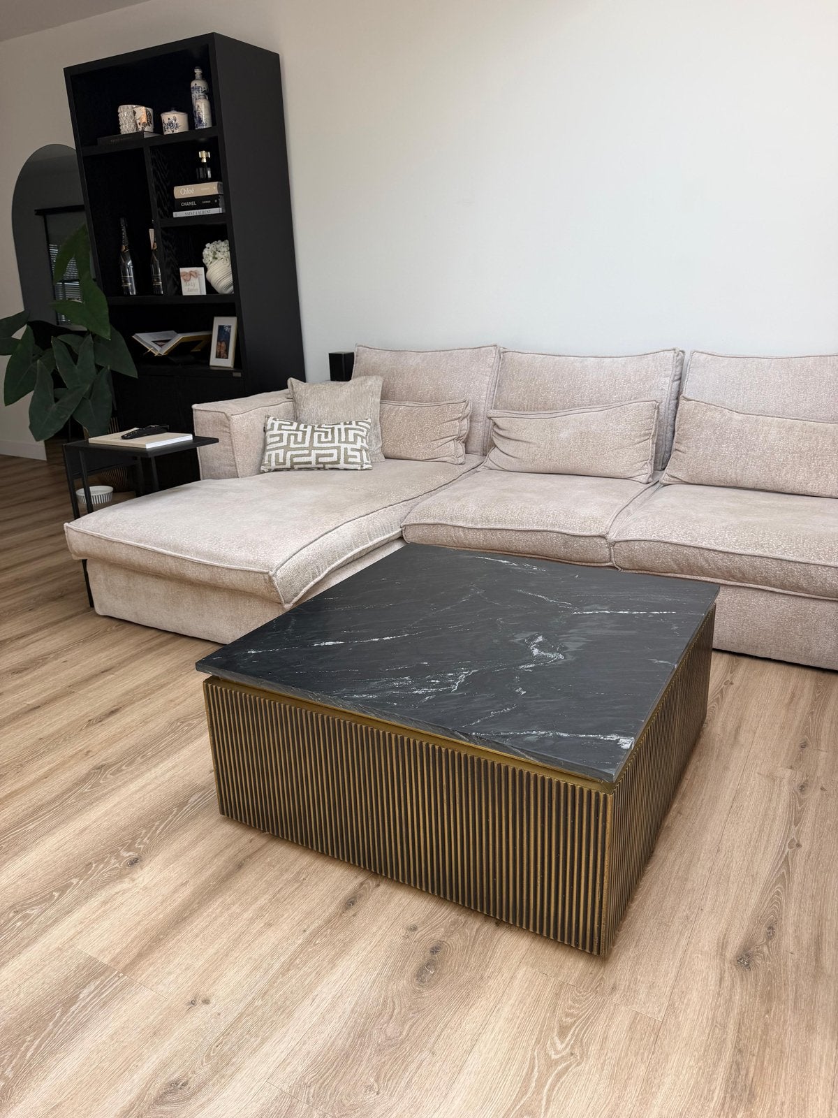 Richmond Salontafel met marmeren blad en gouden onderstel, Ophalen, Vierkant, 50 tot 100 cm, Zo goed als nieuw