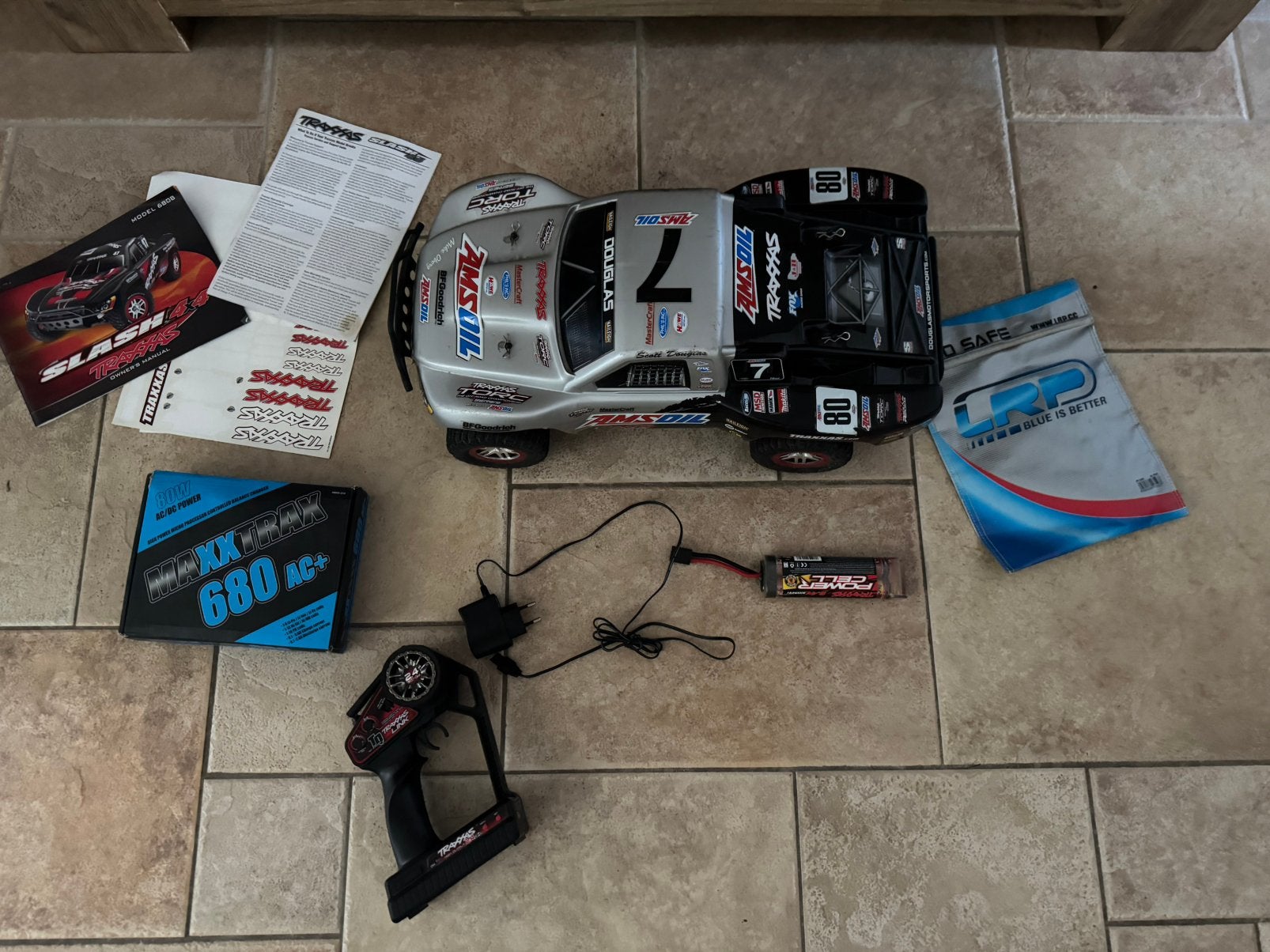 Traxxas Slash 4x4 VXL - short course truck + Lipo accu lader, Elektro, Gebruikt, Auto offroad, Ophalen of Verzenden