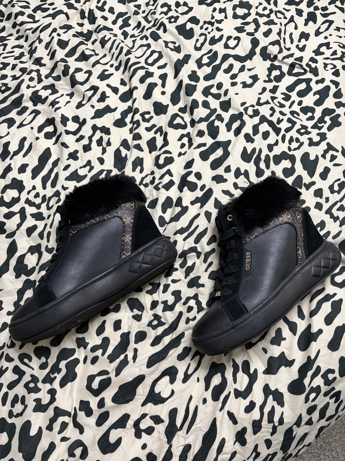 Guess sleehak sneakers met bont, Ophalen, Gedragen, Zwart, Sneakers of Gympen