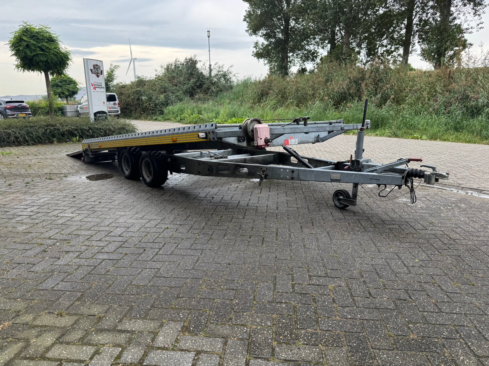 Hubaur kantelbare autoambulance, Ophalen, Zo goed als nieuw