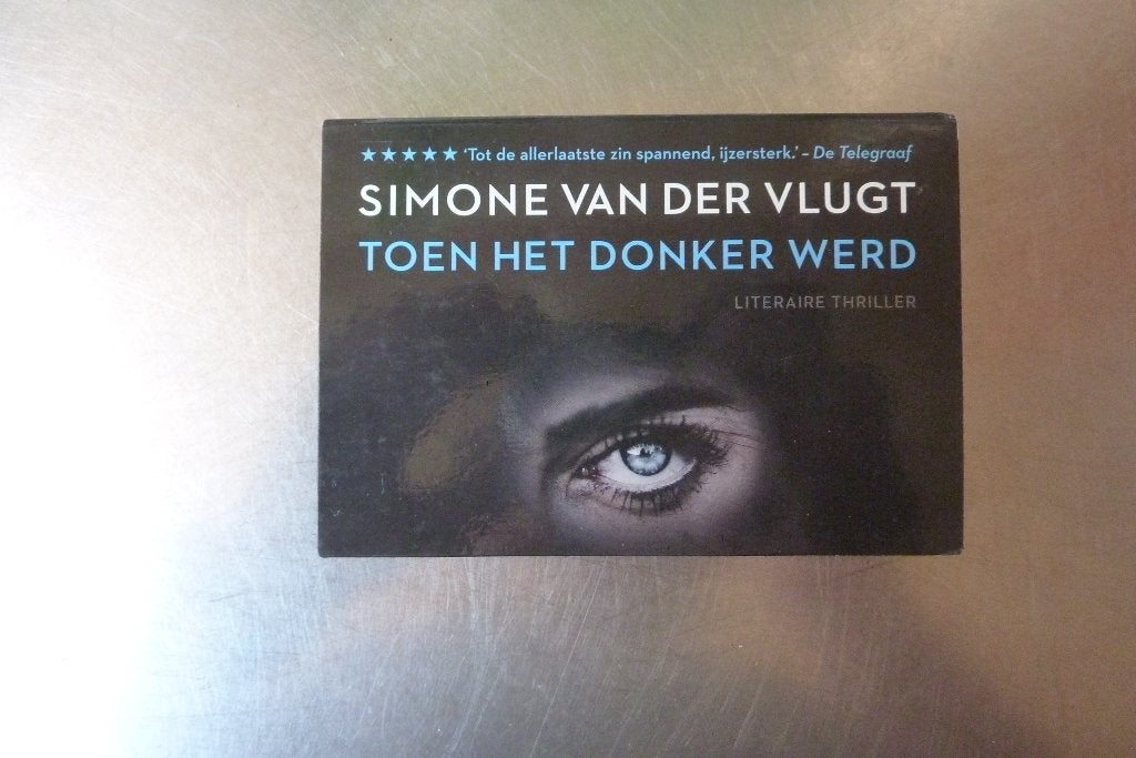 dwarsligger 426 Simone van der Vlugt - Toen het donker werd, Ophalen of Verzenden, Zo goed als nieuw