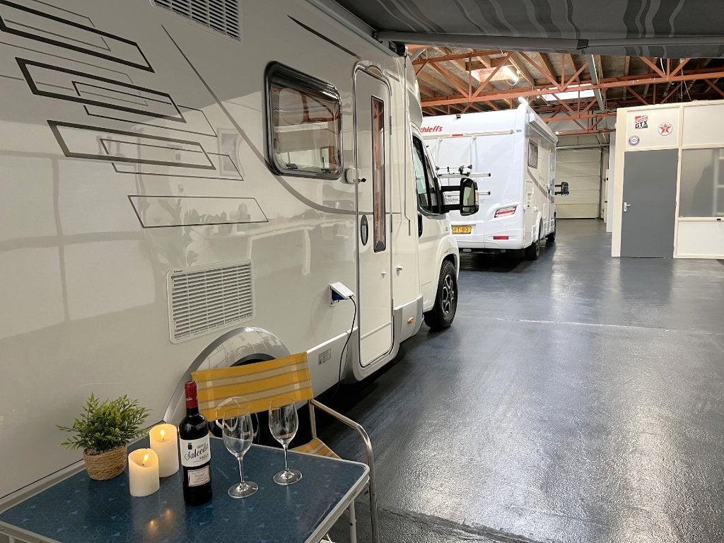 Foto 24 van Fiat Ducato 2.3 Hymer T674 Enkele Bedden / Euro5 / 86.000 km