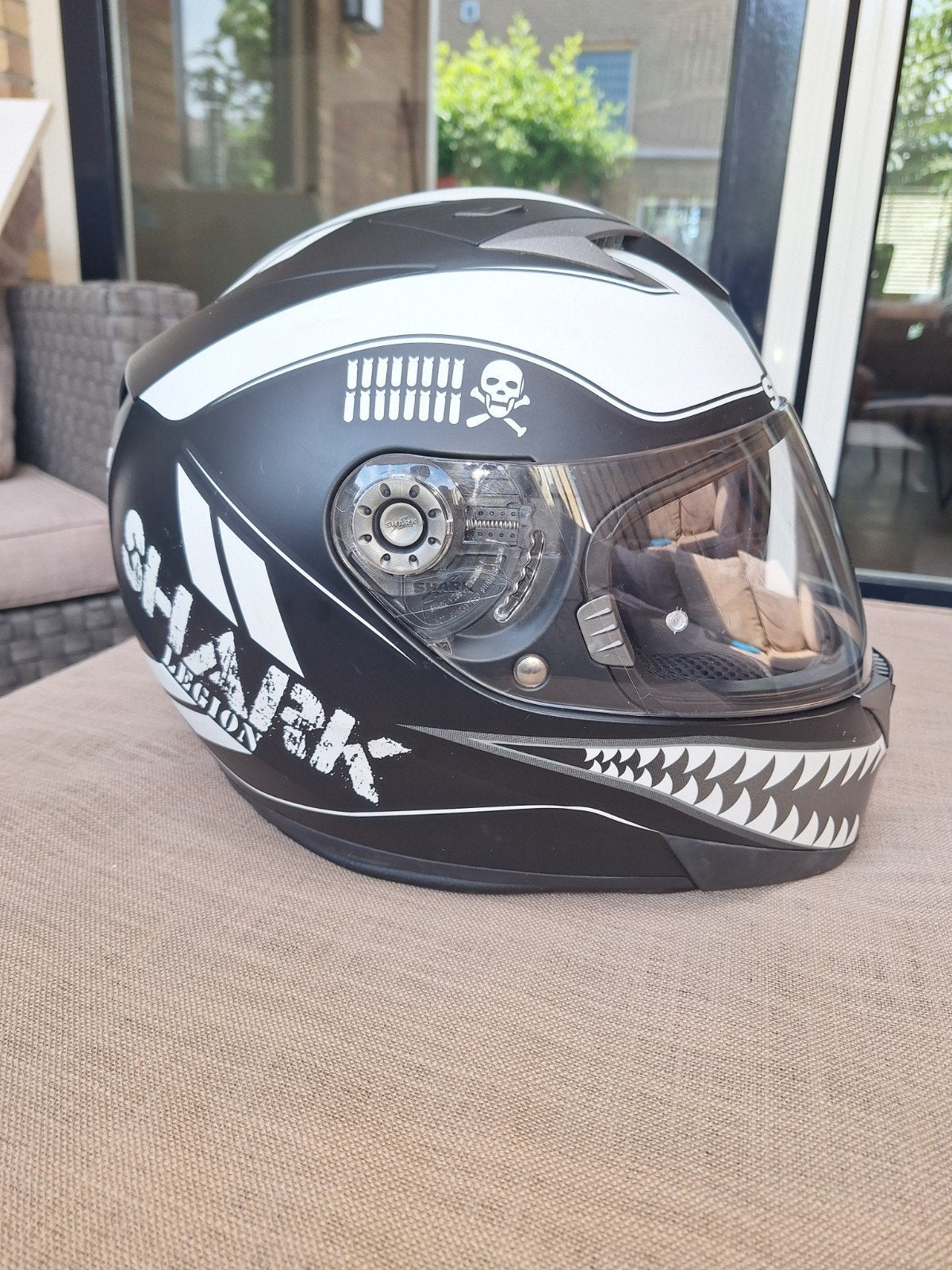 Shark S700 Legion mat zwart met print, Motoren, Kleding | Motorhelmen, Ophalen of Verzenden, Tweedehands, Systeemhelm, Shark