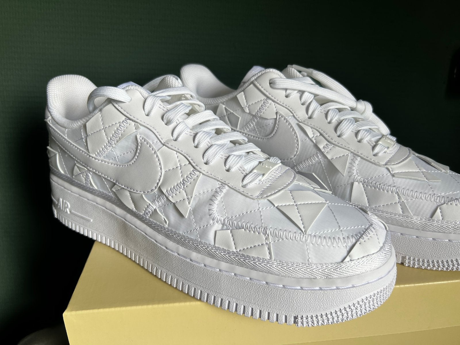 Billie Eilish x Nike Air Force 1 'White' - Maat 44,5, Ophalen, Nieuw, Wit, Sneakers of Gympen