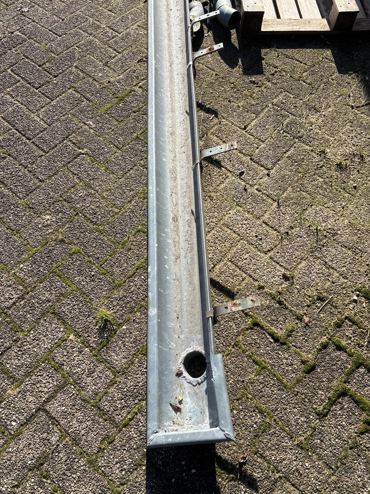 Halfronde zinken dakgoot met regenpijp en beugels, Ophalen, Gebruikt, Zink, Dakgoot