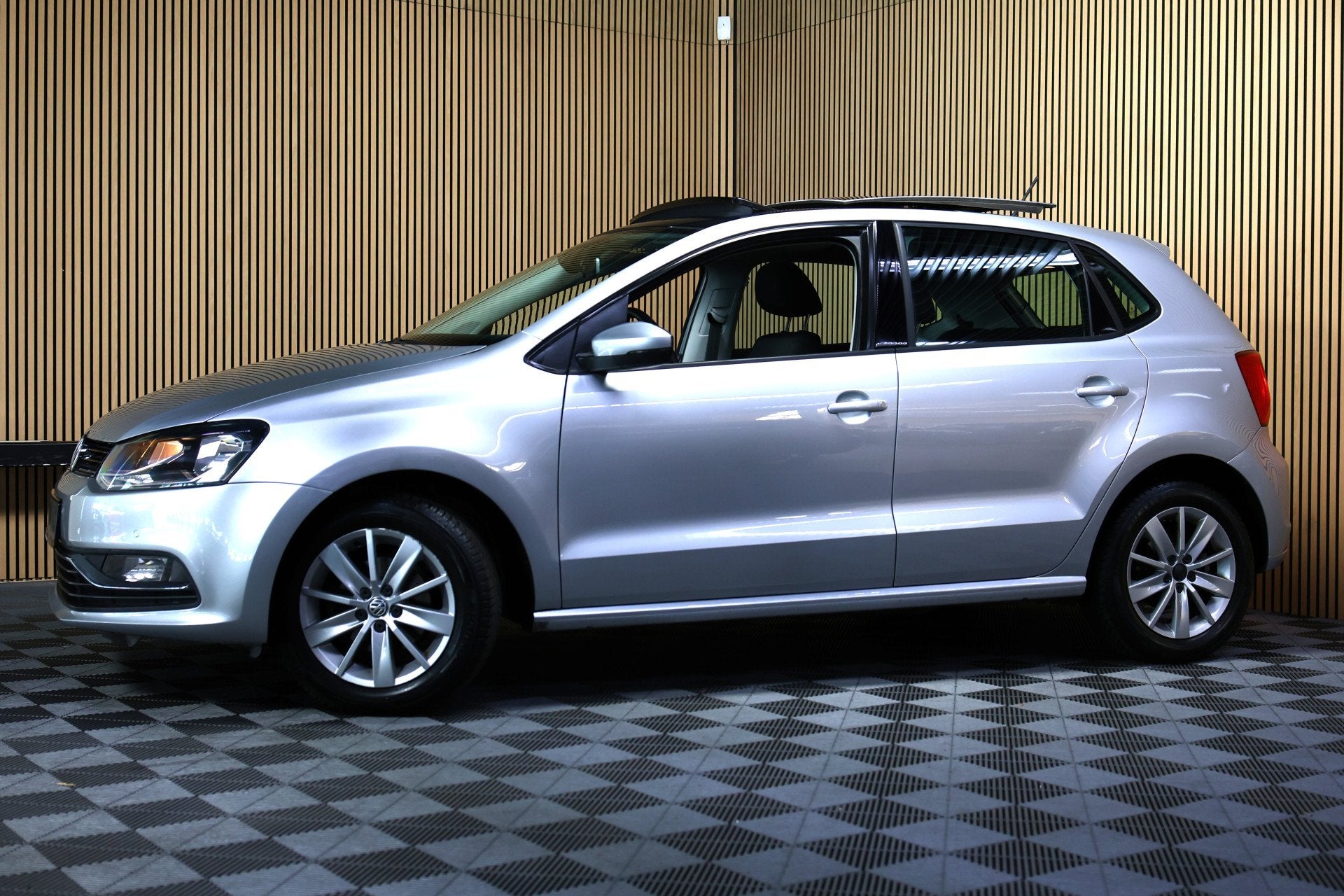 Volkswagen Polo 1.2 TSI Highline DSG PANO CLIMA PDC AUX/CD/S, Stof, Gebruikt, 4 cilinders, Origineel Nederlands