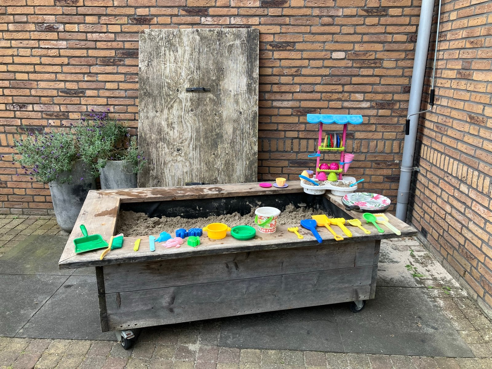 Houten zandbak met speelgoed, Ophalen, Gebruikt
