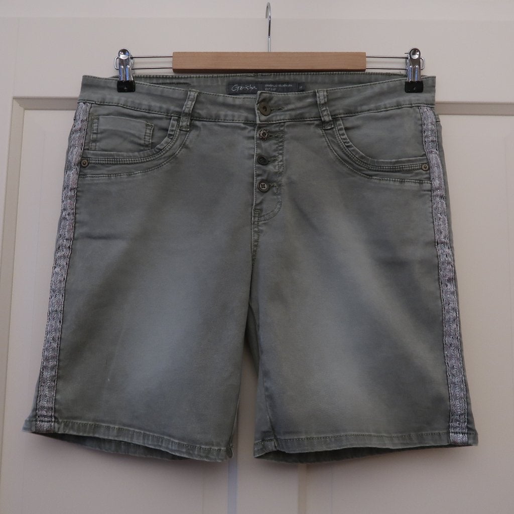 Stoer groen kort jeans broekje Geisha maat 33, Kleding | Dames, Maat 42/44 (L), Ophalen of Verzenden, Zo goed als nieuw, Groen