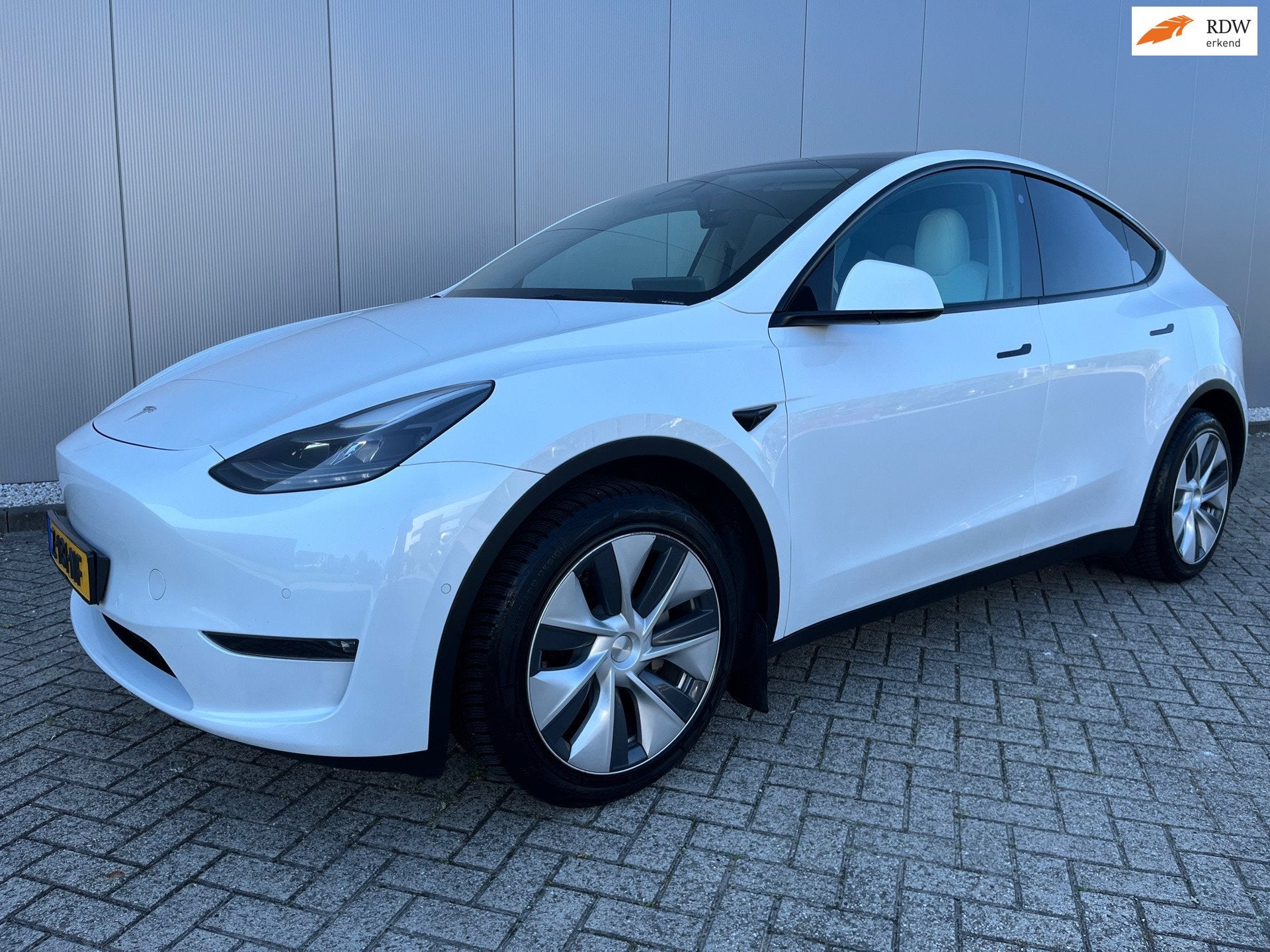 Tesla Model Y Long Range AWD 75 kWh/ SOH 90%, Auto's, Tesla, Automaat, Gebruikt, 351 pk, 1600 kg