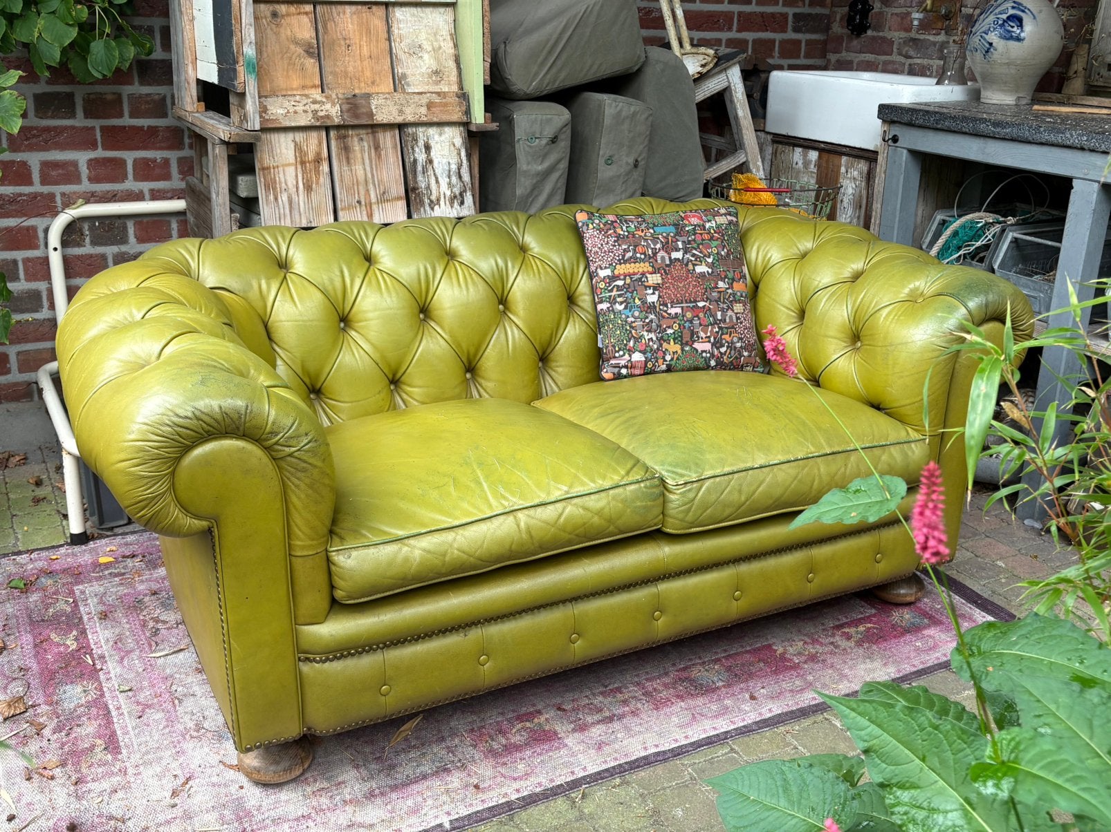Mooie vintage olijfgroene chesterfield bank, Huis en Inrichting, Gebruikt, 150 tot 200 cm, Vintage, Tweepersoons