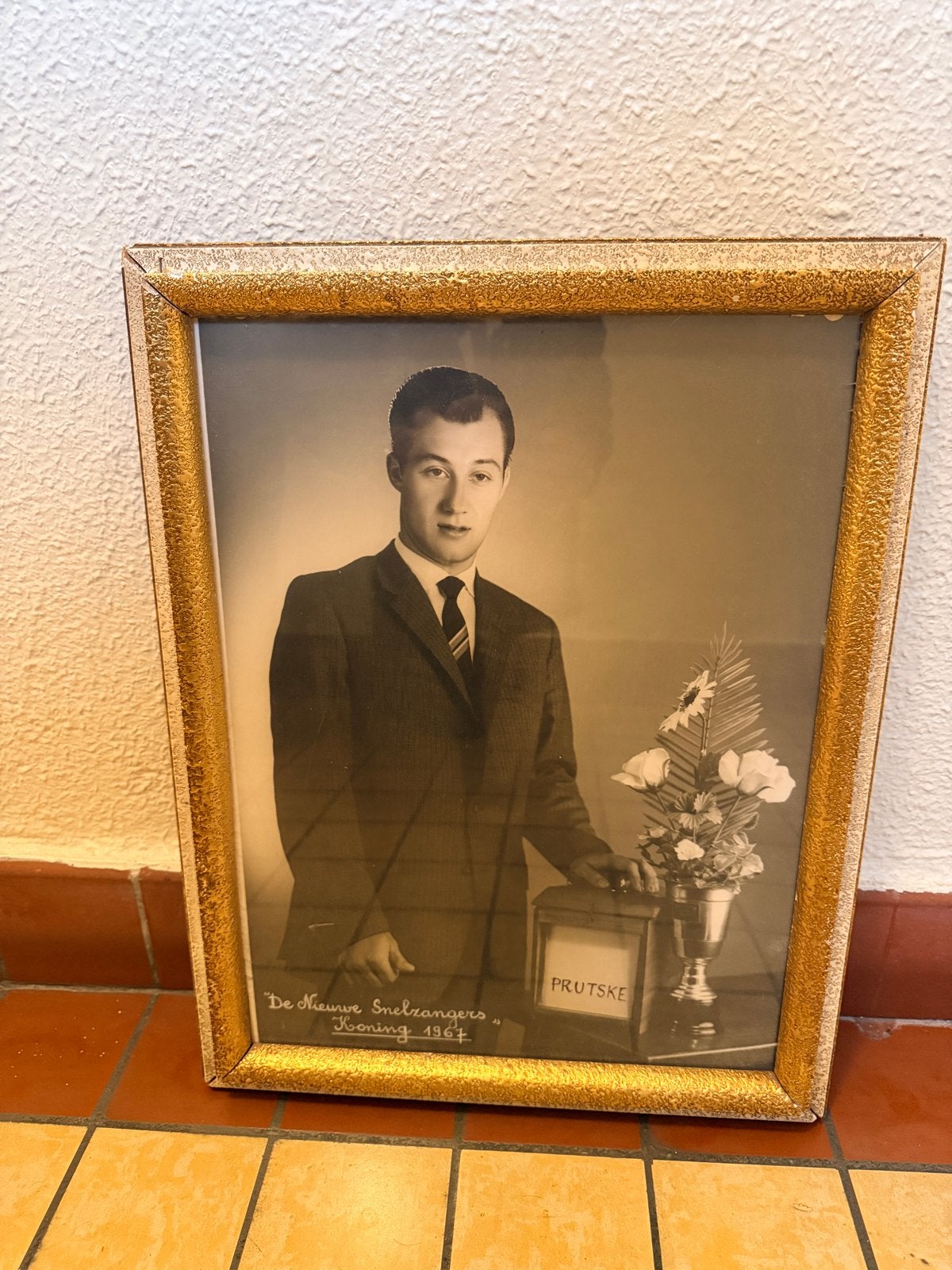 Vintage lijst met grappige zwart-wit foto 35x45 cm, Gebruikt, Goud, Met afbeelding, Hout