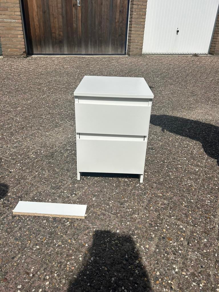 Malm nachtkastje, Huis en Inrichting, Ophalen, 1 of 2 laden, 50 tot 100 cm, Zo goed als nieuw