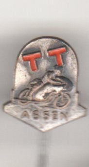TT Assen zeldzamer vintage speld motorraces, Verzamelen, Verzenden, Zo goed als nieuw, Sport