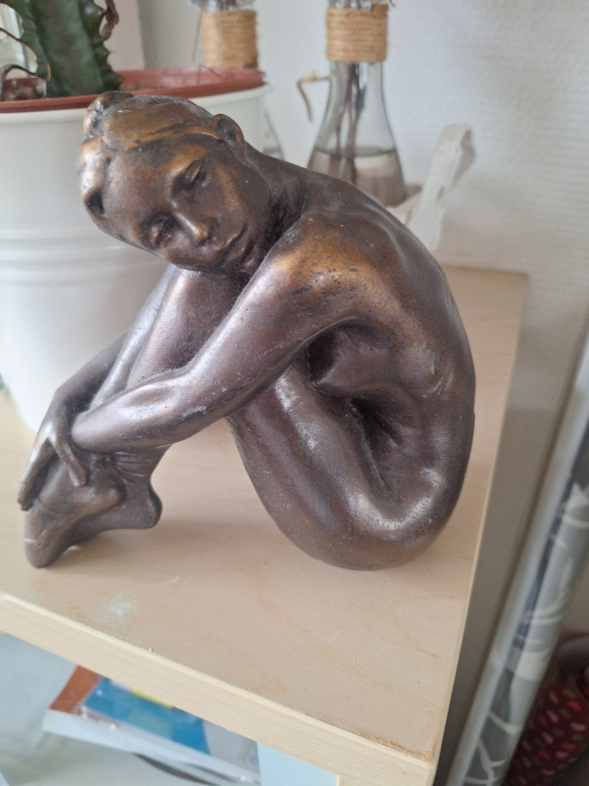 Bronzen beeldje van zittende vrouw, Antiek en Kunst, Kunst | Beelden en Houtsnijwerken, Minder dan 20 cm, Ophalen of Verzenden