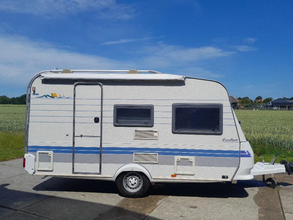 Te koop aangeboden: Hobby Excellent 400, Caravans en Kamperen, Caravans, Particulier, tot en met 4, 750 - 1000 kg, Treinzit, Hobby