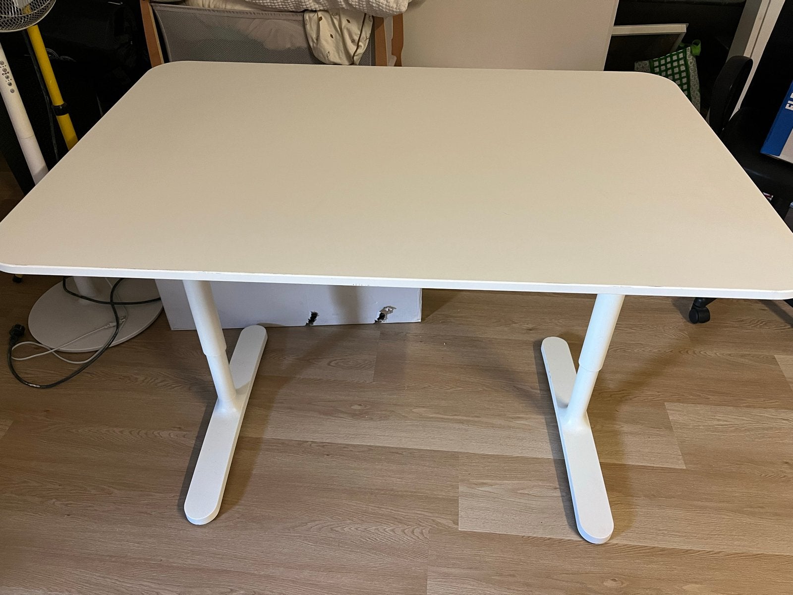 Wit IKEA bureau - Zo goed als nieuw, Ophalen, Spaanplaat of MDF, Zo goed als nieuw, IKEA