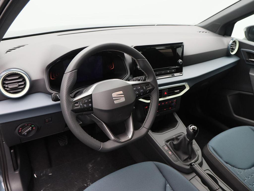 SEAT Arona Style 1.0 TSI 95 PK | Trekhaak | Parkeersensoren, Voorwielaandrijving, Stof, 95 pk, 1088 kg
