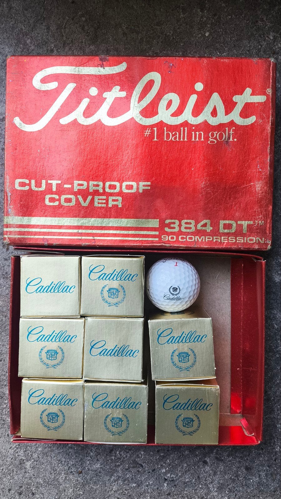 Nieuw Titleist golfballen met Cadillac logo, Sport en Fitness, Golf, Ophalen of Verzenden