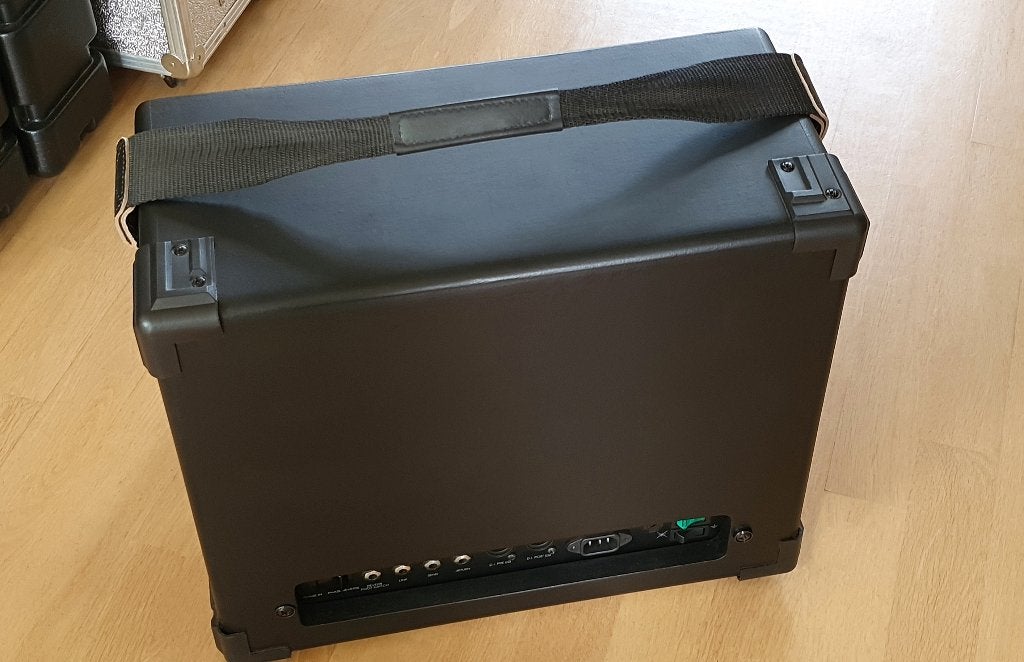 Trace Acoustic TA100R 100W Combo Gitaar Versterker Mic Input, Ophalen, Gebruikt, Gitaar, 50 tot 100 watt