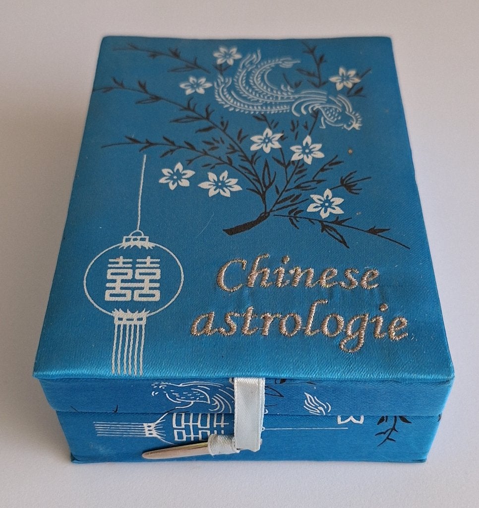 Chinese Astrologie Boekje, Ophalen of Verzenden, Zo goed als nieuw, Astrologie, Instructieboek