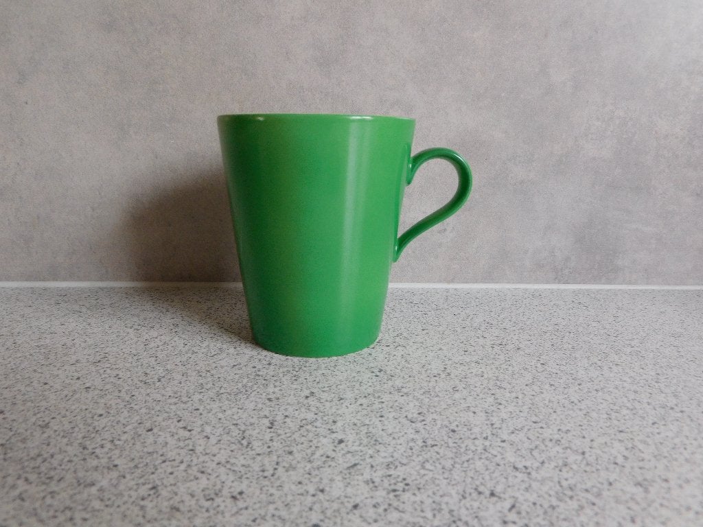 Mok 8,5x7 cm. Groen Tric Arzberg, Huis en Inrichting, Keuken | Servies, Arzberg, Ophalen of Verzenden, Zo goed als nieuw, Overige stijlen