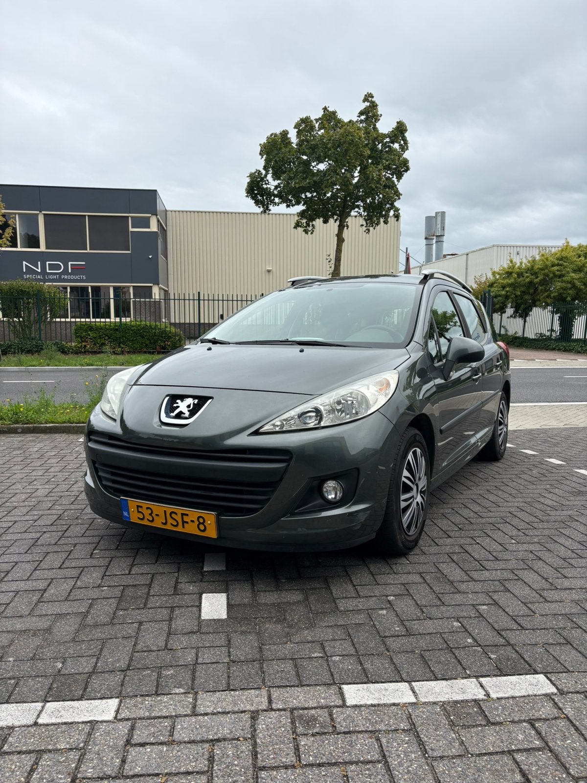 Peugeot 207 1.4 (airco, trekhaak en cruise control), Voorwielaandrijving, Origineel Nederlands, Stationwagon, Handgeschakeld