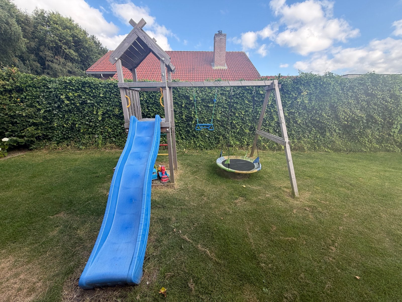 Jungle Gym speeltoestel met glijbaan en schommels, Kinderen en Baby's, Speelgoed | Buiten | Speeltoestellen, Ophalen, Gebruikt
