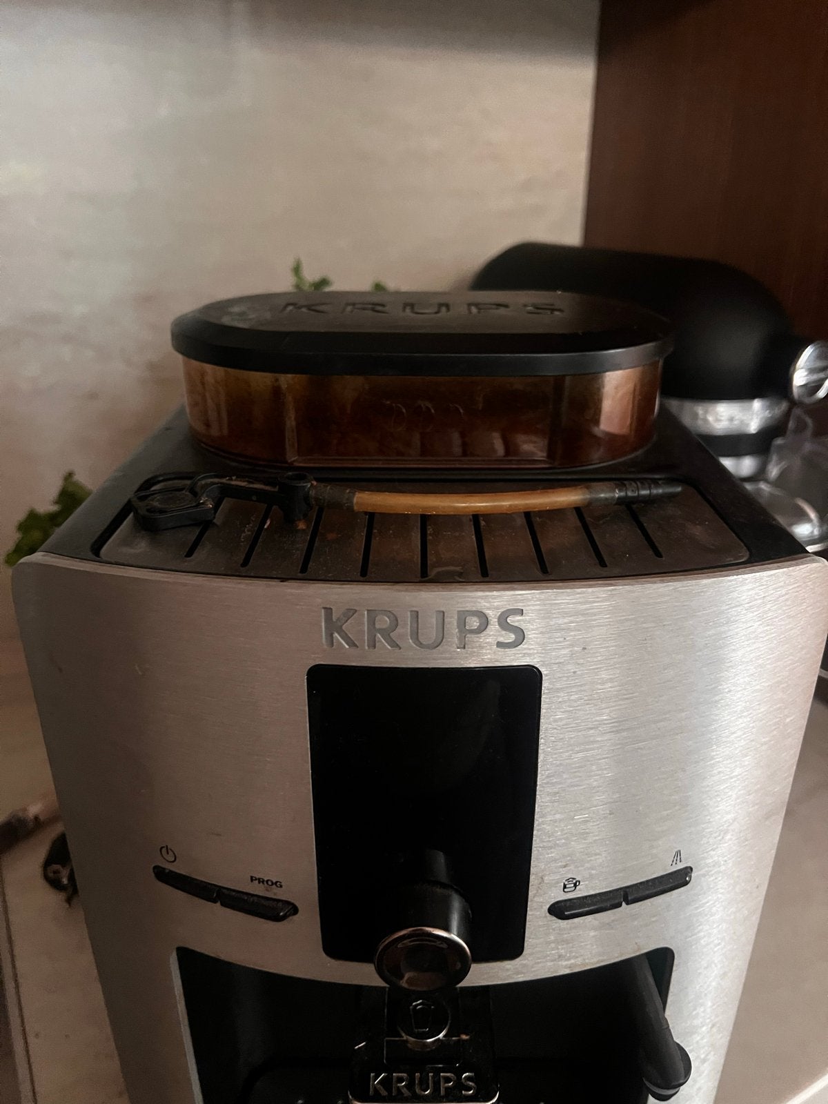 Krups koffiebonenmachine - Watertoevoer lekt - Opknapper, Afneembaar waterreservoir, Gebruikt, Koffiemachine, Koffiebonen
