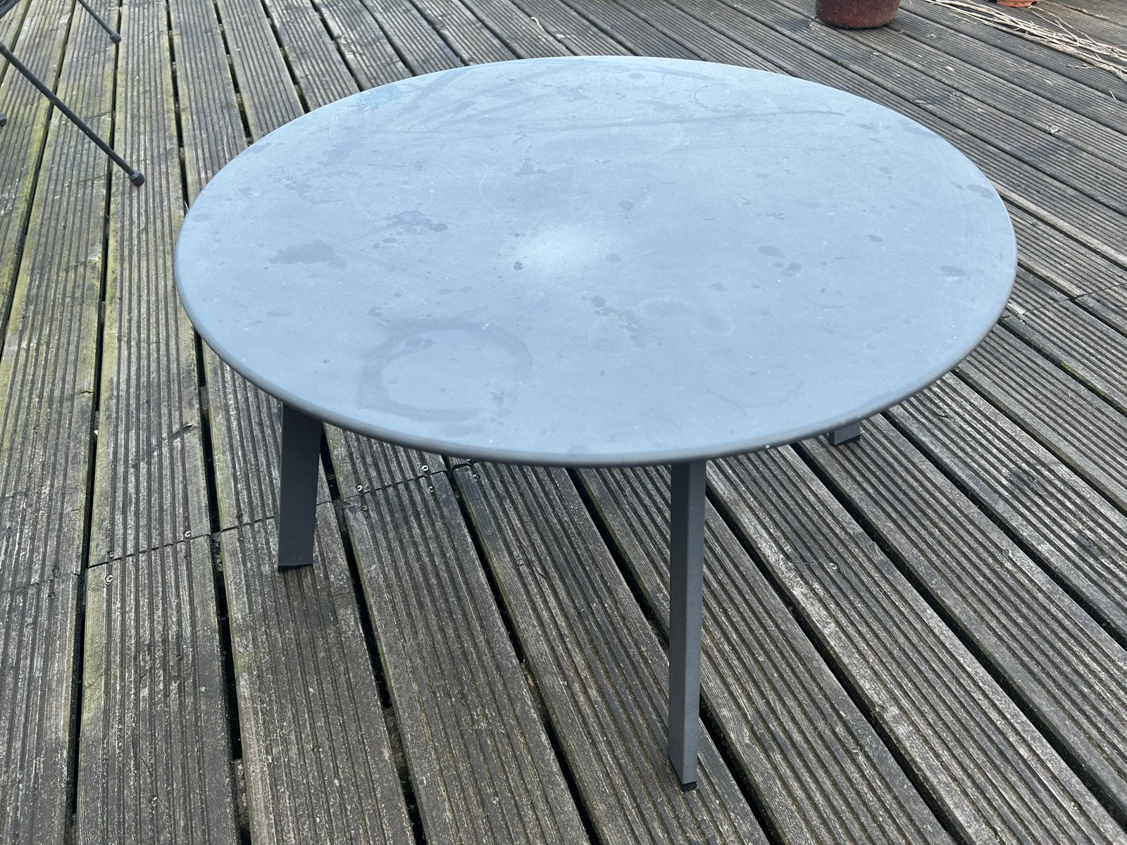 Ronde bijzettafel/buitentafel - Grijs metaal, diameter 70 cm, Ophalen, Gebruikt, Rond, Metaal