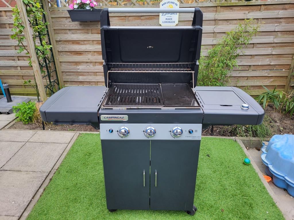 Mooie buitenkeuken met hoes - weinig gebruikt, Tuin en Terras, Buitenkeukens, Ophalen, Zo goed als nieuw, Campingaz, Gas