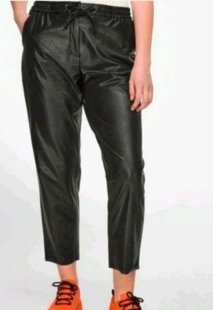 Nieuwe zwarte vegan lederen stretch broek Samoon maat 48-50, Kleding | Dames, Grote Maten, Verzenden, Zwart, Nieuw, Samoon